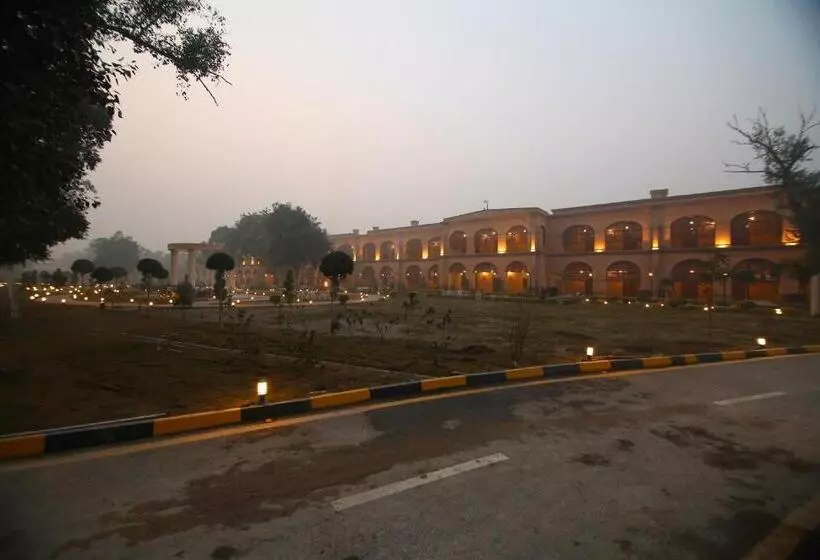 هتل Peshawar Barracks Estb 1867