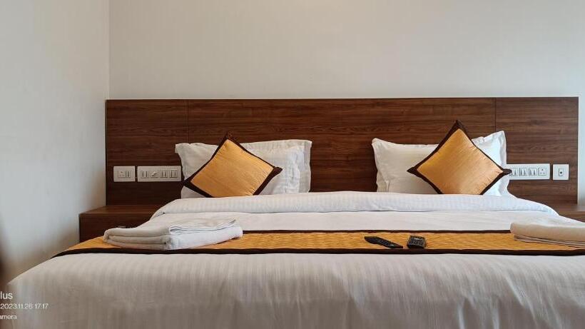 فندق Skylark Holidays Premium