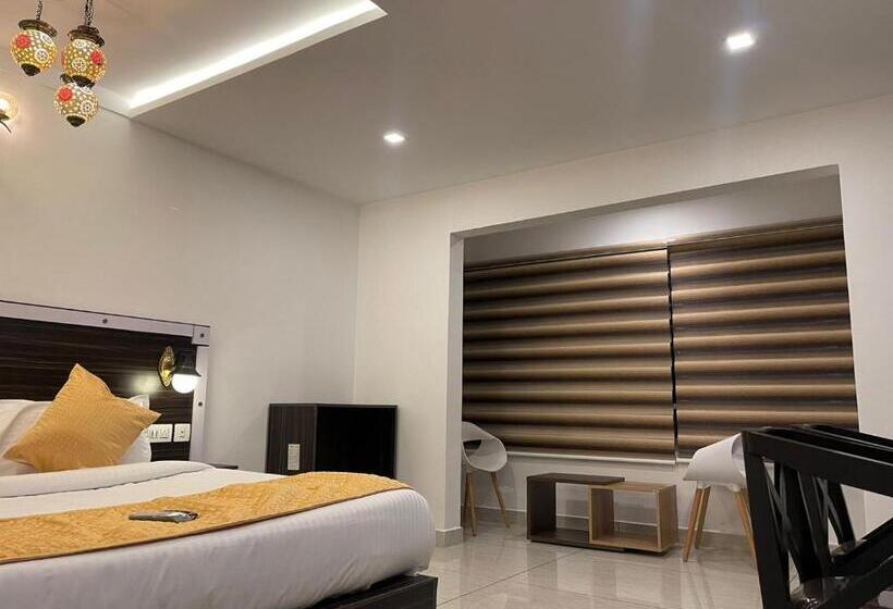 فندق Skylark Holidays Premium