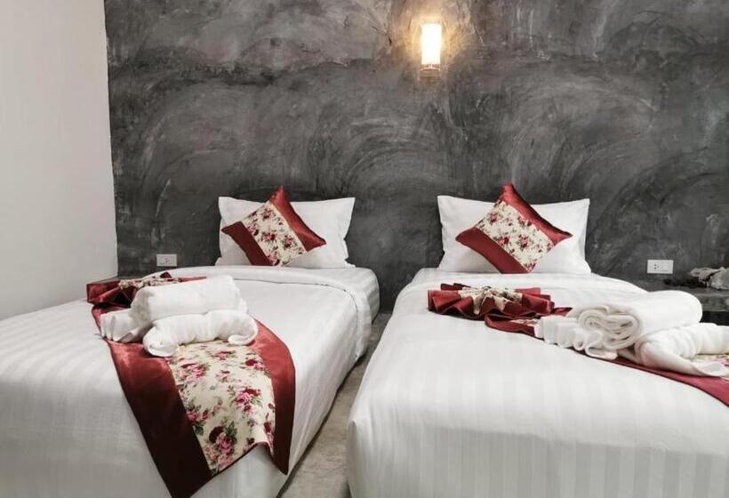 Lanta Long Beach Hostel