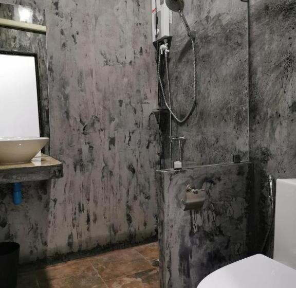 Lanta Long Beach Hostel