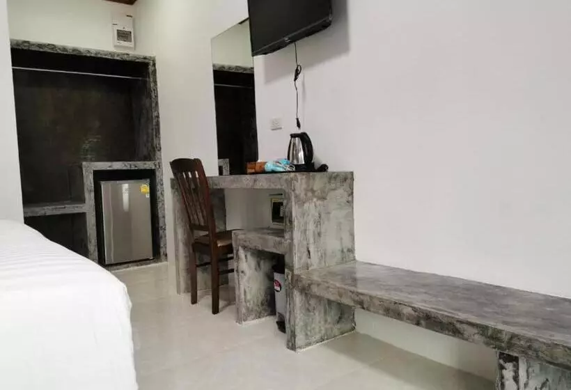 Lanta Long Beach Hostel