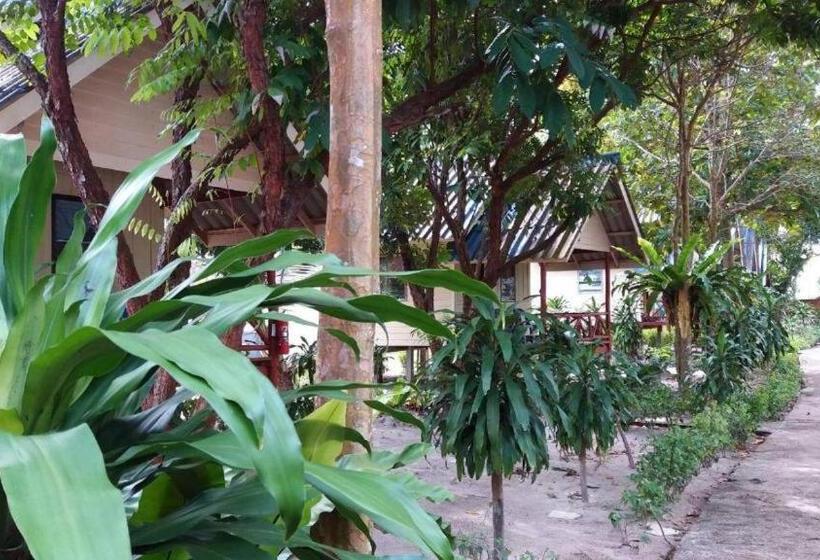 Lanta Long Beach Hostel