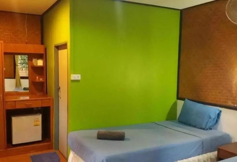 Lanta Long Beach Hostel