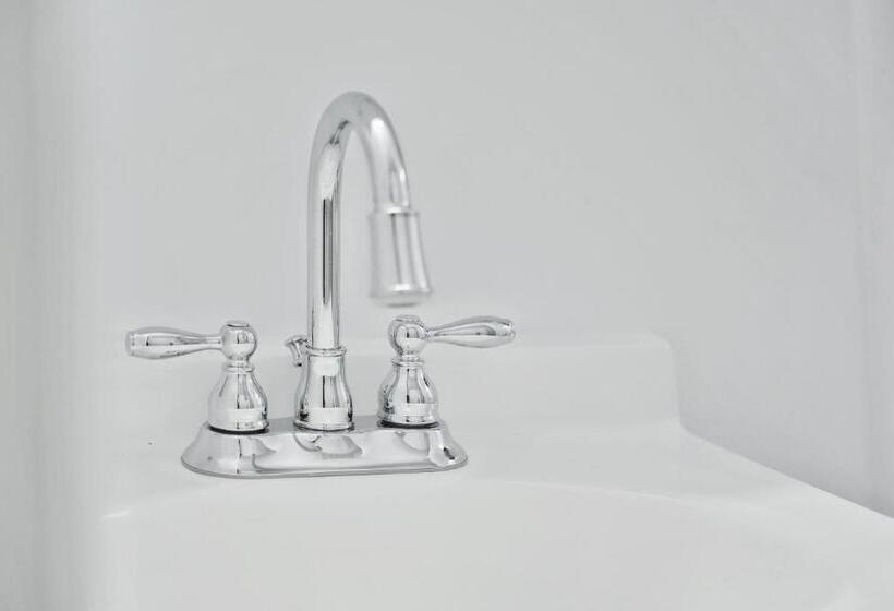 مُتل The Blue Anchor Unit #7