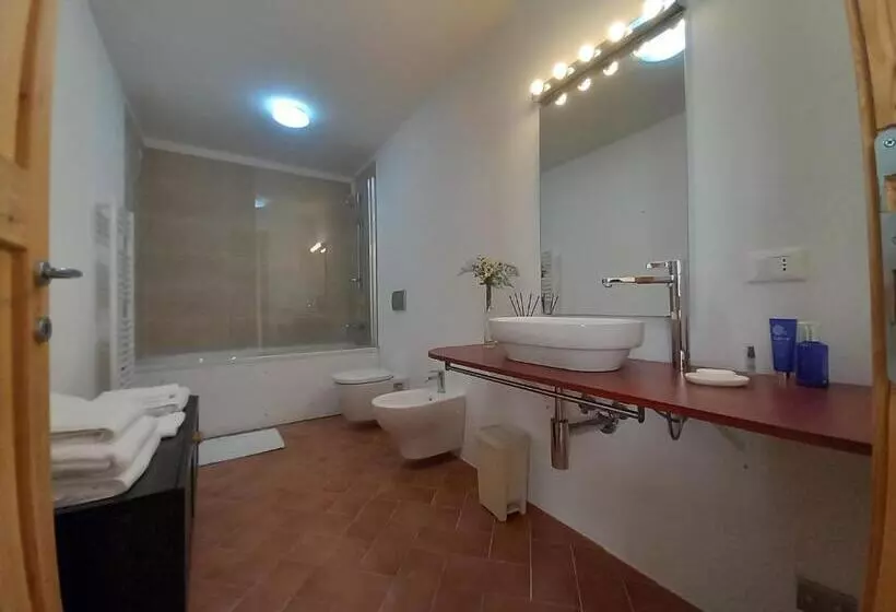 ペンション Affittacamere St Roch   Colazione, Bagno Annesso E Giardino   La Spezia