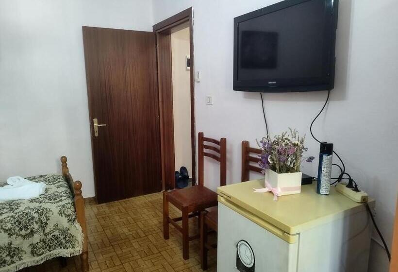 Pension Guest Room Tirana Center