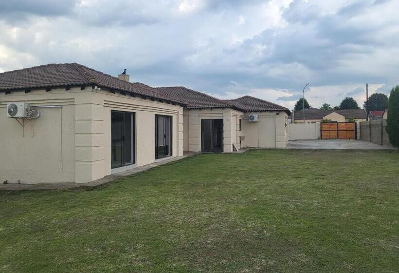 פנסיון M & N Guest House