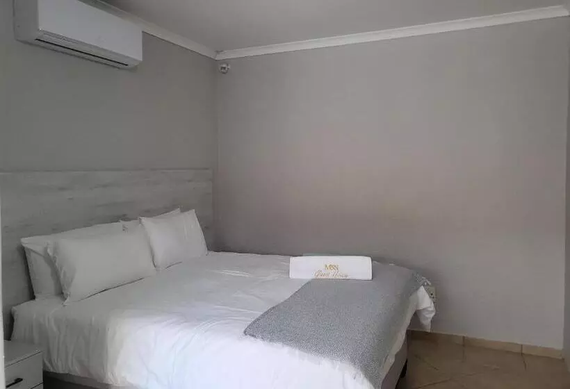 ペンション M & N Guest House