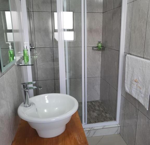 פנסיון M & N Guest House