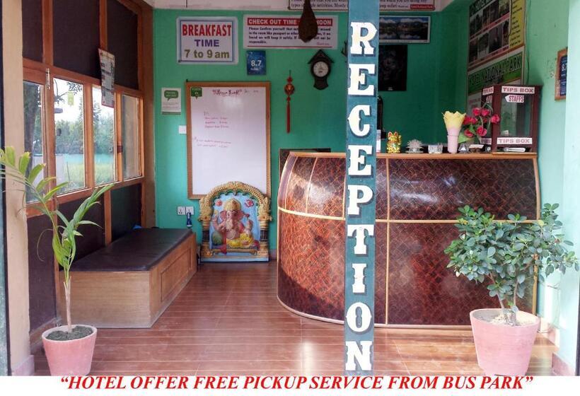 پانسیون Nikunj Safari Guest House Sauraha  A Place Where You Can Book Jungle Wildlife Safari