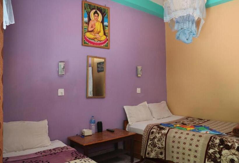 پانسیون Nikunj Safari Guest House Sauraha  A Place Where You Can Book Jungle Wildlife Safari