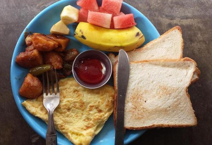 پانسیون Nikunj Safari Guest House Sauraha  A Place Where You Can Book Jungle Wildlife Safari