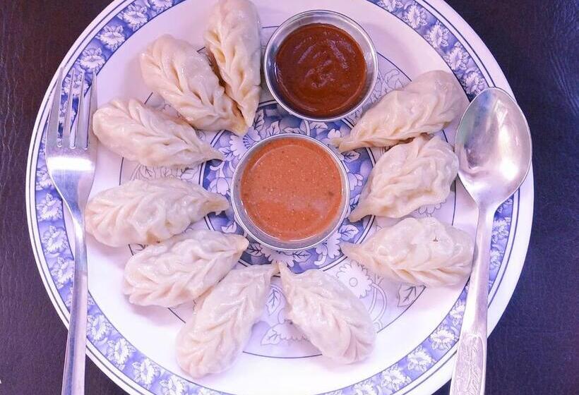 پانسیون Nikunj Safari Guest House Sauraha  A Place Where You Can Book Jungle Wildlife Safari