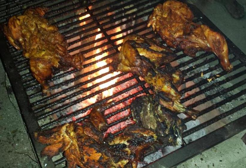 پانسیون Nikunj Safari Guest House Sauraha  A Place Where You Can Book Jungle Wildlife Safari