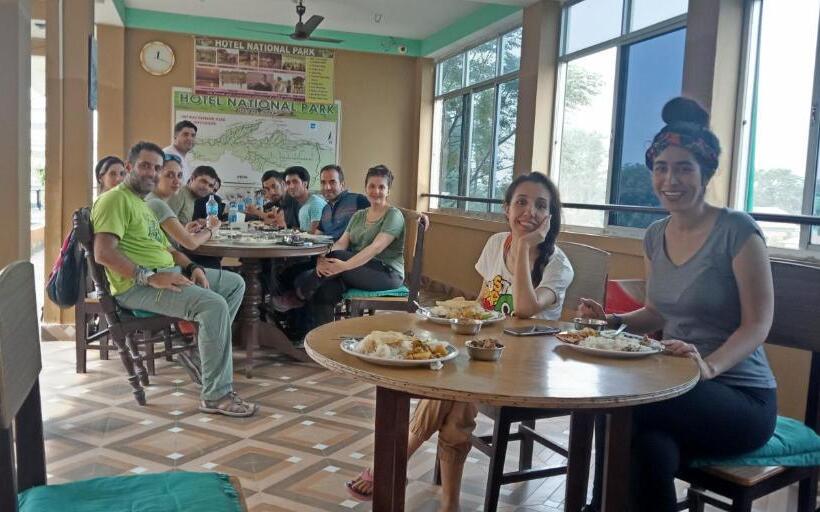 پانسیون Nikunj Safari Guest House Sauraha  A Place Where You Can Book Jungle Wildlife Safari