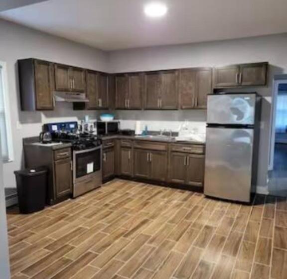 Пансион Pomona Rm#3, 1st Floor Near Ewr Airport/nyc/ny