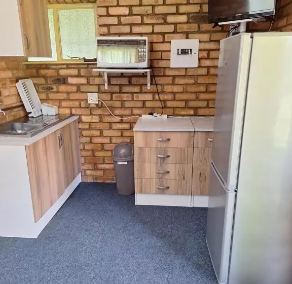 Majatalo Woodpecker Bachelor Cottage