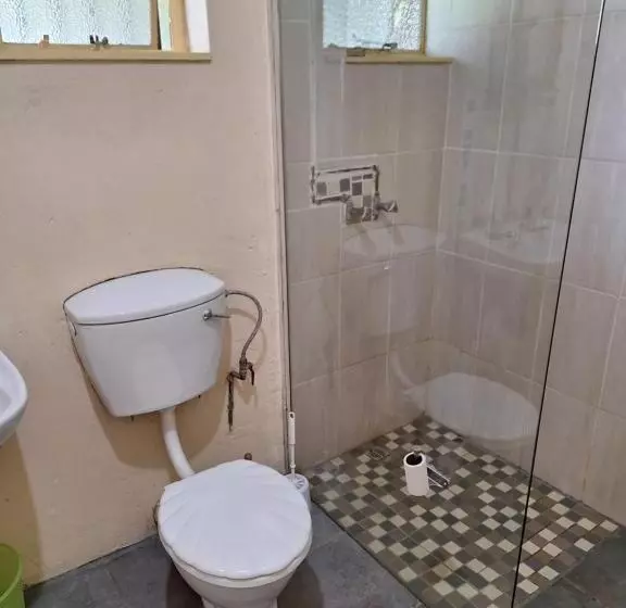 Majatalo Woodpecker Bachelor Cottage