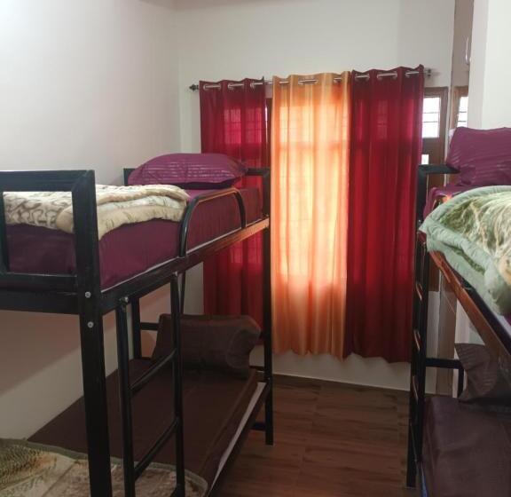 מלון כמוסות Him Aaranya Home Stay Shimla