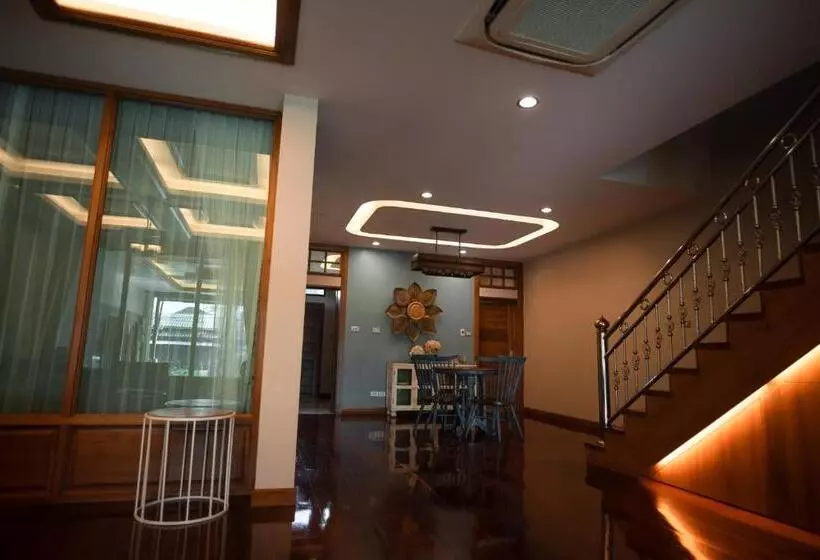 ホテル Huan Chom Jan Hometel At Lampang