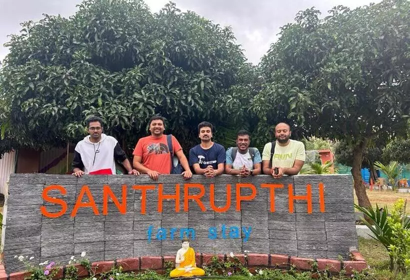 ホテル Santhrupthifarmstay