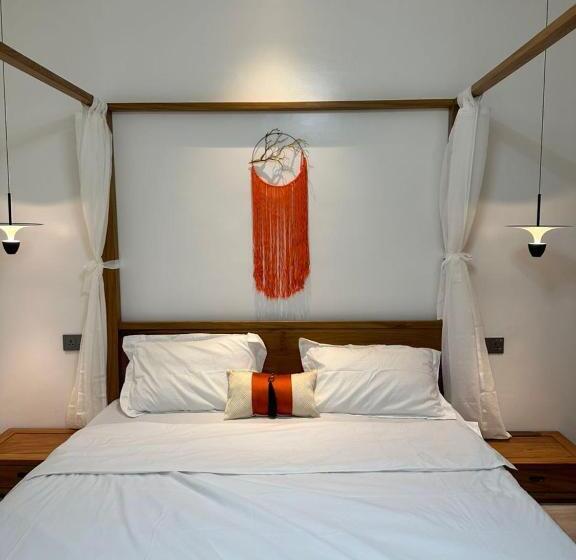 Hotel There Is A Yard