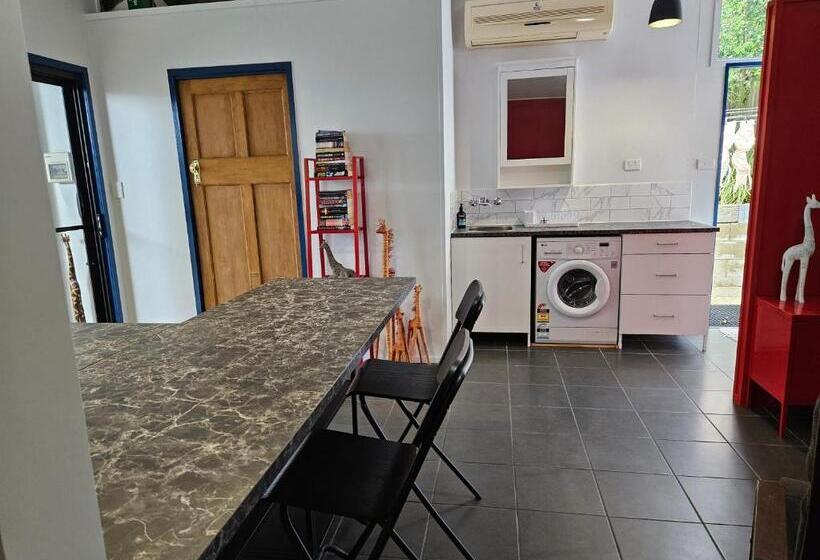 Пансион Linger On Logan