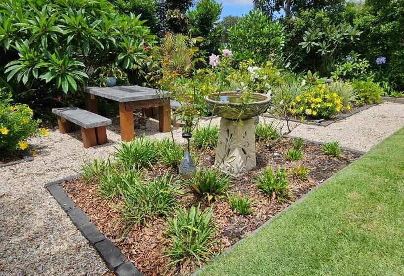 Пансион Linger On Logan