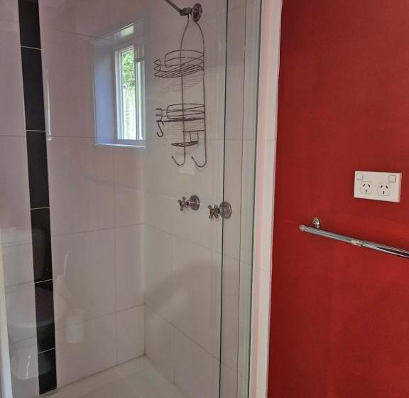 Пансион Linger On Logan