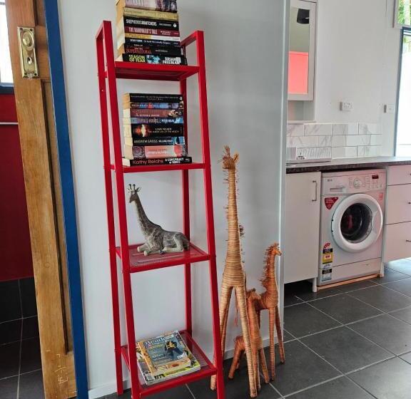 Пансион Linger On Logan