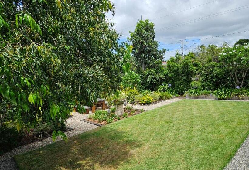 Пансион Linger On Logan