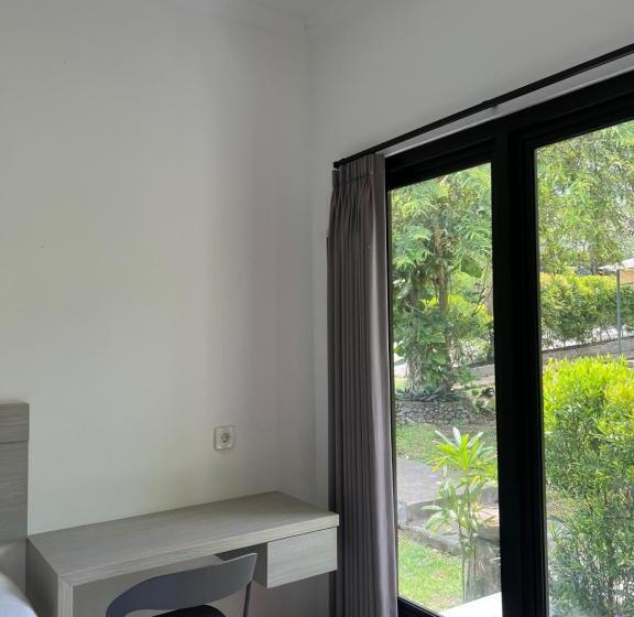 Пансион New W Guest House