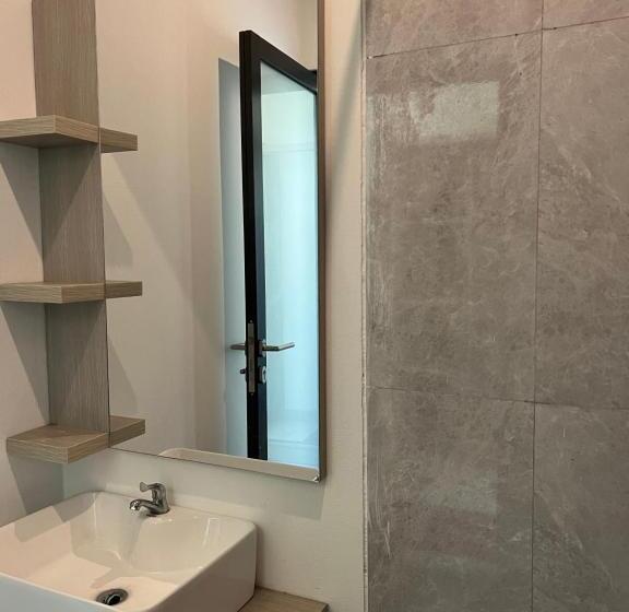 Пансион New W Guest House