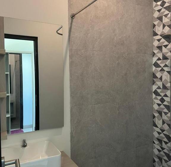 Пансион New W Guest House