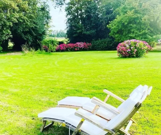 ペンション Relais De Chasse Du Château  à 10 Minutes De La Plage Des Petites Dalles  30 D Etretat Et De Veules