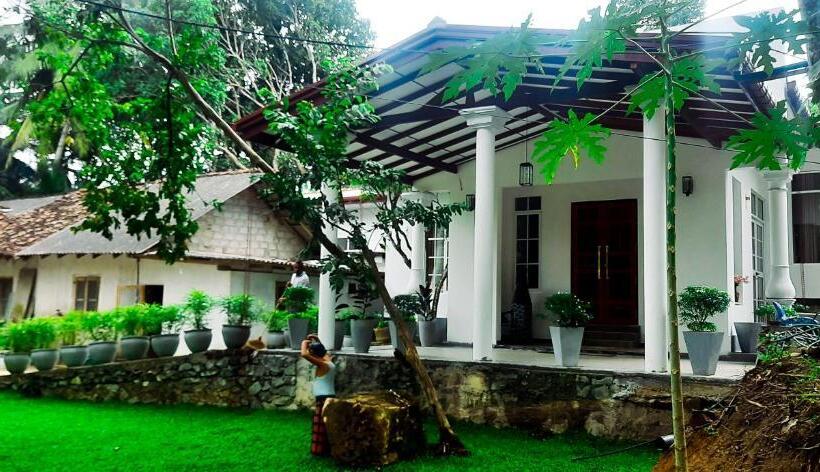 بنسيون Queen S Villa