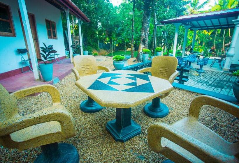 بنسيون Queen S Villa