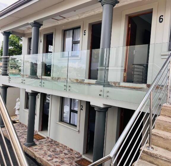 פנסיון Roadview Suites