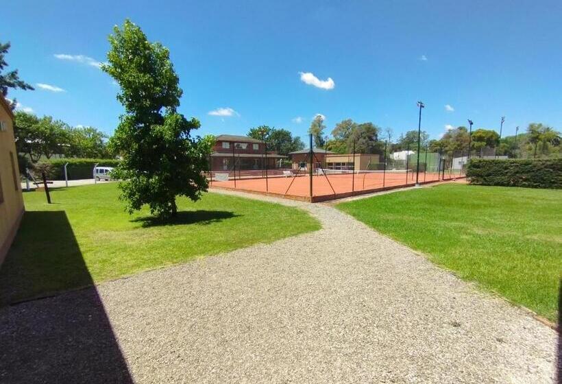 Verónica Lawn Tennis Hotel & Resto