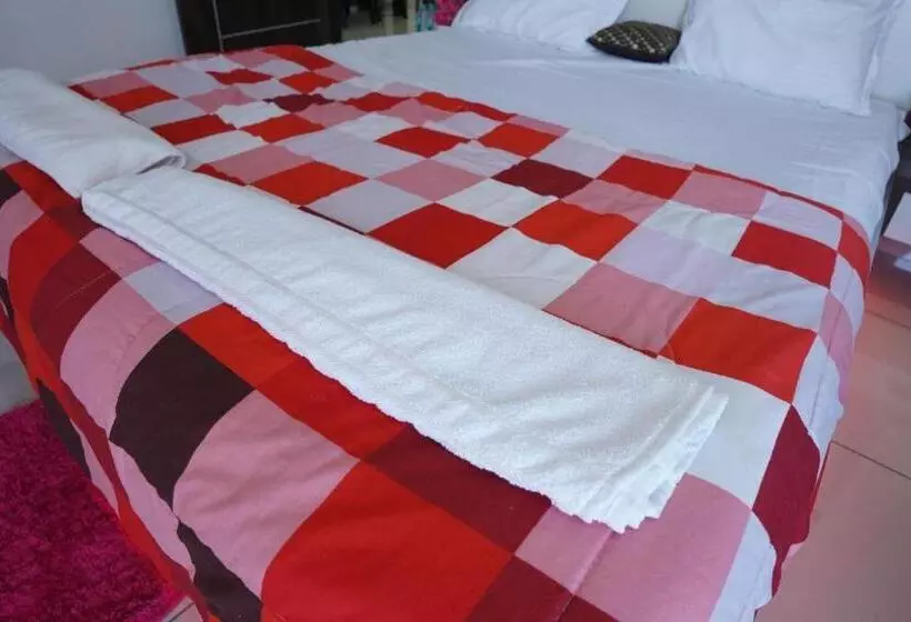 ベッドアンドブレックファースト Infinity Penthouse With Pool, Sauna, Gym