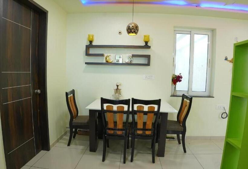 Bed and Breakfast Infinity Penthouse With Pool, Sauna, Gym