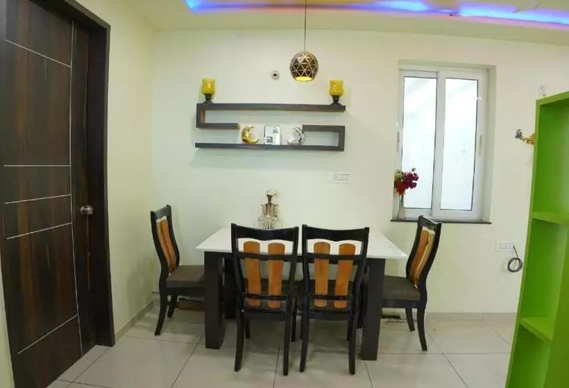 ベッドアンドブレックファースト Infinity Penthouse With Pool, Sauna, Gym