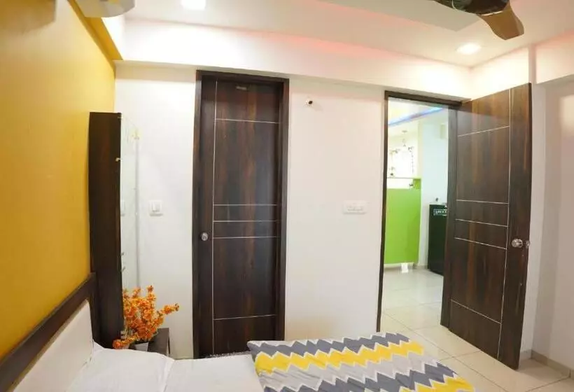 ベッドアンドブレックファースト Infinity Penthouse With Pool, Sauna, Gym