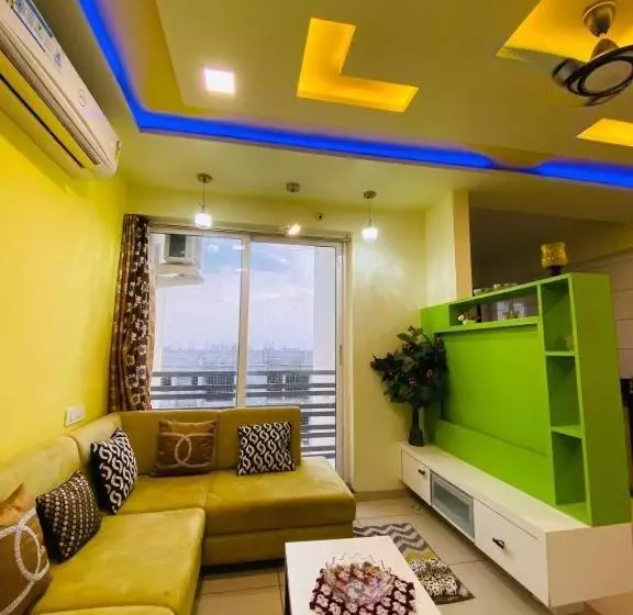 ベッドアンドブレックファースト Infinity Penthouse With Pool, Sauna, Gym