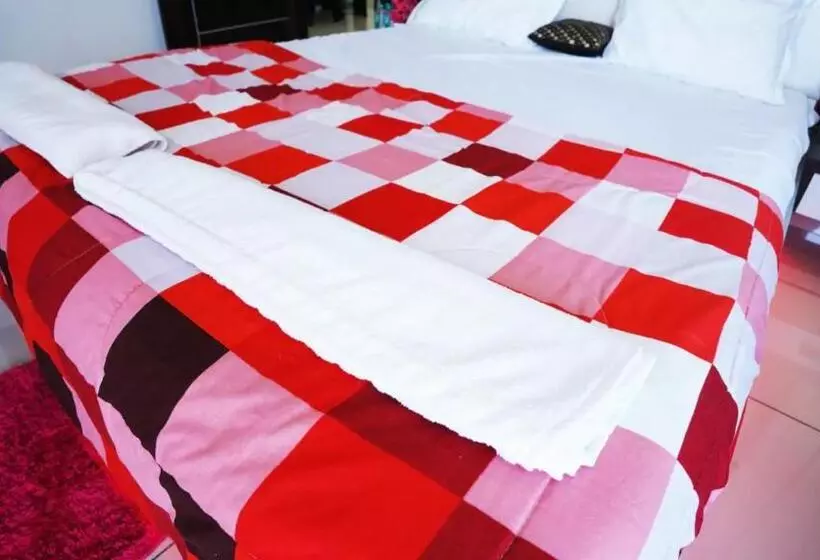 ベッドアンドブレックファースト Infinity Penthouse With Pool, Sauna, Gym