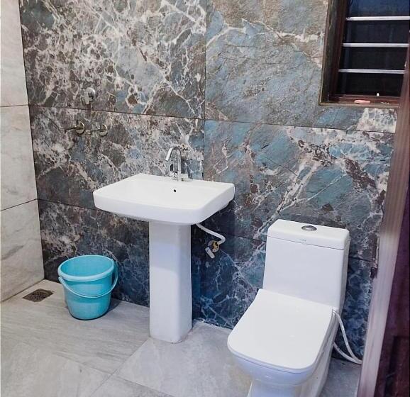 Отель Dhesi Cottage    Super Deluxe Rooms    Favourite Of Groups, Students, Parents, Couples