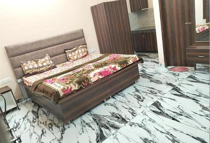 Отель Dhesi Cottage    Super Deluxe Rooms    Favourite Of Groups, Students, Parents, Couples