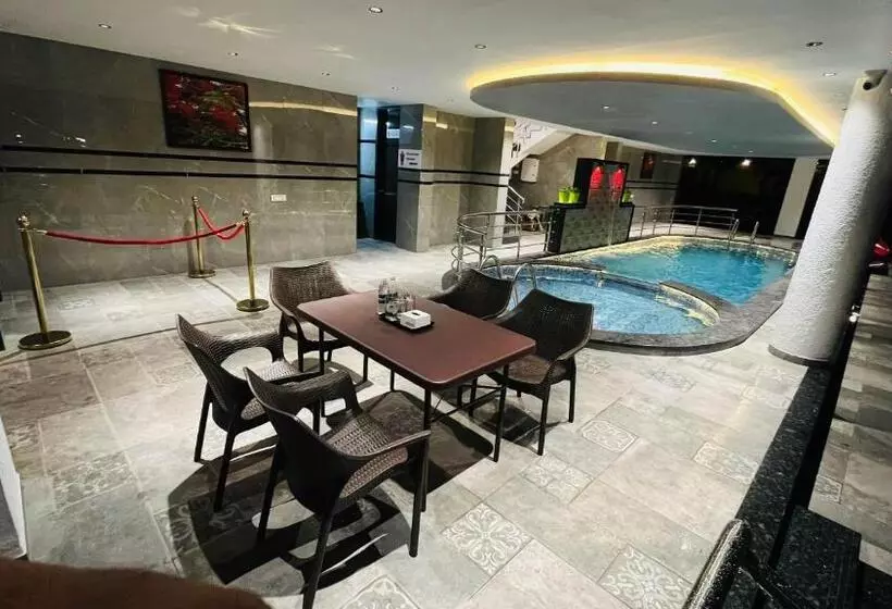 Hotelli Gulmohar Resort & Spa