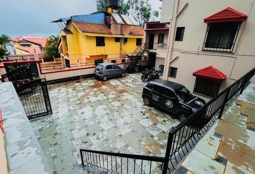 ホテル Gulmohar Resort & Spa